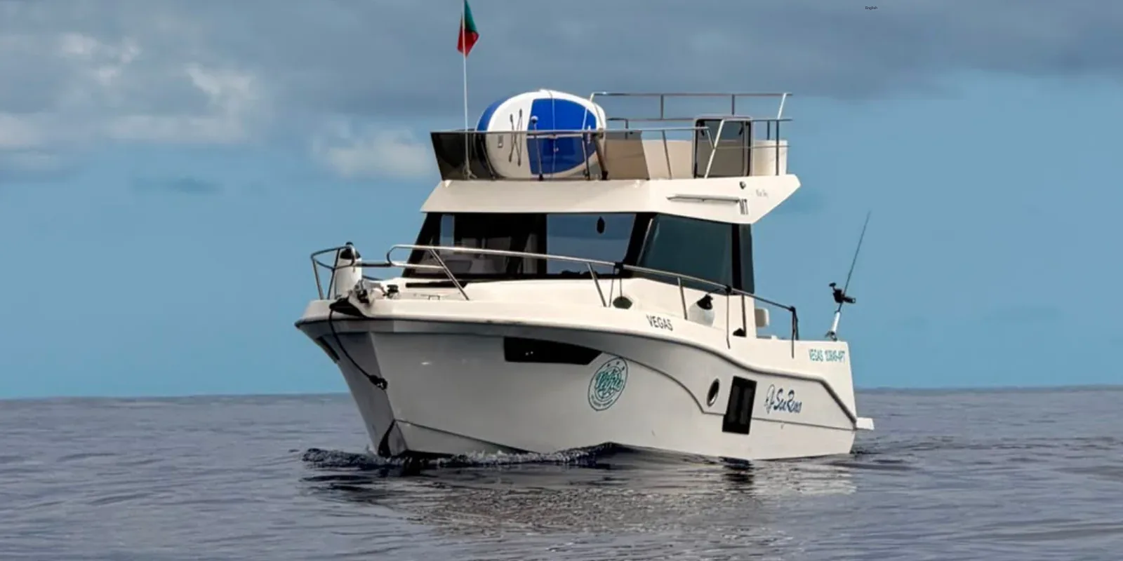 Bateau Madeira Charter sur une mer calme