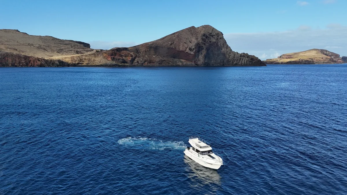 Manoeuvring in open water